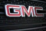 “التجارة” تستدعي أكثر من ألف سيارة GMC “يوكن- سييرا” 2011 لخلل في “السلف”