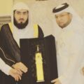 امام الحرم يكرم الزميل عمر الشيخ نظير جهوده الاعلامية المتميزة