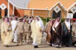 وزير الحرس الوطني ينقل تعازي خادم الحرمين لوالد الشهيد النقيب ناصر بن خالد العطاوي