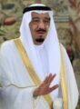بالفيديو.. الحرس يحاول إبعاد طفل أراد السلام على خادم الحرمين.. والملك سلمان: خلوه