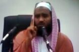 الشيخ الشنقيطي يفتي باستحباب تنبيه السائقين بوجود “ساهر” (فيديو)