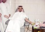 مغردون يتداولون صوراً للملك سلمان وهو يتبرع بالدم بمناسبة يوم التبرع العالمي
