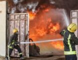 الدفاع المدني يباشر حريق اندلع بصناعية حائل