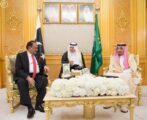 خادم الحرمين يستقبل الرئيس الباكستاني.. و”ممنون” يؤكد: جيشنا مستعد لحماية حدود السعودية (صور)