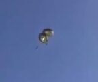 نجاة جنديين سعوديين من موت محقق بعد تشابك مظلتيهما أثناء القفز من الطائرة (فيديو)