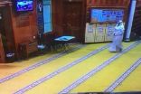 فيديو يظهر لحظة دخول الانتحاري لمسجد الإمام الصادق بالكويت.. ومغردون ينشرون صورته