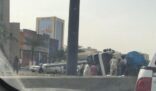 انقلاب “صهريج” بطريق الملك فهد بالرياض يعطل الحركة في الاتجاهين (صور)