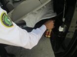 بالصور.. جمرك جسر الملك فهد يُحبط 3 محاولات لتهريب 380 زجاجة خمر