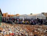 إصابة 12 يمنياً وطفلة من جراء التدافع لتصحيح وضعهم بـ”جوازات جازان”