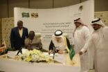 “العمل” توقع اتفاقية استقدام العمالة المنزلية من أوغندا براتب 750 ريالا