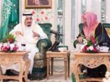 بالصور.. خادم الحرمين يستقبل “كبار العلماء” وأئمة المسجد الحرام ووزير الحج ومسؤولي وزارته