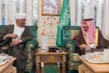 بالصور.. خادم الحرمين يستقبل الرئيس السوداني ويقيم مأدبة إفطار له