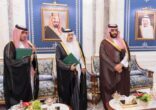بالصور..أمير “الحدود الشمالية” ووزير الإسكان يؤديان القَسَم أمام خادم الحرمين