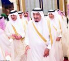 خادم الحرمين الشريفين يستقبل المهنئين بعيد الفطر المبارك