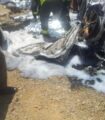 بالصور.. في حادث مؤلم تفحم عائلة داخل مركبتهم طريق الوجه