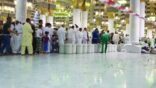 التحقيق مع عامل دنس مسجد الرسول بنعليه