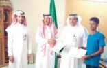 “هيئة السياحة” تكرم عامل نظافة أعاد شنطة ذهب لصاحبها