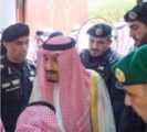 مغردون يتداولون صوراً للرائد فيصل الشعيبي أثناء مرافقته لخادم الحرمين الشريفين ـ صور