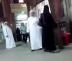 الكويت: توجيه تهمة الاعتداء لرجل ظهر بمقطع فيديو وهو يضرب سيدة