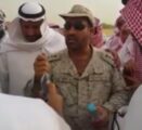 بالفيديو.. قائد عسكري يُبدي تأثراً بالغاً لحظة دفن الشهيد الجعفري ويروي مآثره
