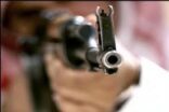 “الخميس”.. خمسيني يفتح النار على خصومه فيقتل شاباً ويصيب 4