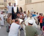 الهفوف: زفة عريس على ظهر عربة يجرها “حمار”