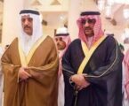 بالصور.. نائب خادم الحرمين يقبل يد عمه الأمير أحمد خلال الصلاة على الأميرة نوف