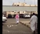 “أمانة مكة” توضح ملابسات فيديو هروب مسؤول من مراجعي بلدية بحرة