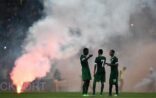 بالفيديو والصور.. إيقاف مباراة السعودية وماليزيا قبل انتهاء الوقت بسبب شغب الجمهور
