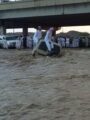 إنقاذ شابين بعد أن شارفا على الهلاك في سيول “مسرة الطائف”