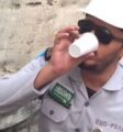 بالفيديو.. “عامل” يوثق تفجّر عين من ماء زمزم خلال توسعة الحرم ويقوم بتذوقه