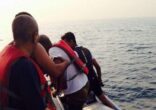 حرس الحدود مكة ينقذ سبعة أشخاص بعد جنوح قاربهم في عرض البحر