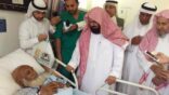 بالصور.. السديس يزور مصابي “الحرم”.. ويؤكد: الحادث وقع بأسباب طبيعية ولا مجال للمزايدين