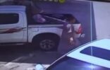 بالفيديو.. لحظة سرقة سيارة من أمام محل تجاري داخل محطة