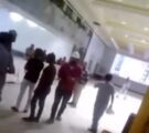 بالفيديو.. مهندس يعتدي بالضرب على عمال آسيويين