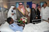 بالصور.. أمير جازان يزور مصابي حادث سقوط مقذوف من الأراضي اليمنية على صامطة