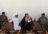 بالصور.. أمير نجران ينقل تعازي القيادة لأسرة الشهيد حسين آل حارث