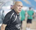 جروس يُطالب إدارة الأهلي بتجديد عقد مدافعه !