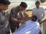 بالصور.. نقل الجندي هزازي بعد تخليصه من حصار الحوثي بطائرة اخلاء طبي للرياض