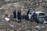 وفاة ثلاثة شباب هوت بهم سيارتهم من مرتفع بالمدينة