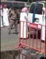 سجن وجلد شاب تلفظ على موظف بنك تأخر في إنجاز معاملته
