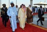 الرئيس التشادي يصل جدة لأداء مناسك العمرة