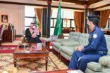 أمير تبوك يطلع على التقرير الأحصائي لقوات الأمن والحماية