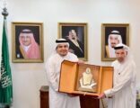 الطريفي يقدم جائزة وزارة الثقافة والاعلام للأديب عبد الفتاح ابو مدين