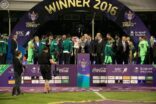 الامير محمد بن نواف يتوج الاهلي بكأس السوبر السعودي بلندن