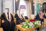 خادم الحرمين يتسلم الرقم الأول من الاصدار السادس للعملة الورقية