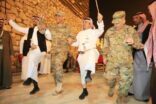 قائد القوات البرية الأمريكية يشارك الفلكلور العسيري و سفير اليمن ووزير المغتربين يشيدان بالجنادرية