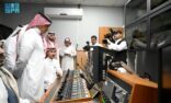 وزير الإعلام يتفقد مقرات الإذاعة والتلفزيون في المسجد الحرام