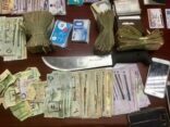 القبض على ثمانية متهمين متورطين بحوادث سلبٍ وسرقاتٍ مختلفة بالقصيم..