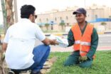 مجلس الشرقية الإجتماعي يوزع مراوح يدوية على العمال في يومهم العالمي